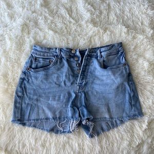 Cut-Off Highwaisted Shorts